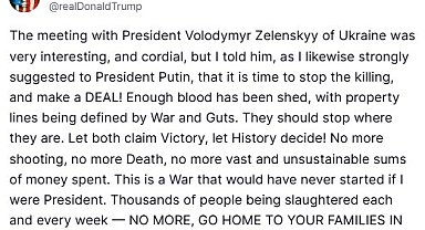 Trump'tan Zelenskiy görüşmesi hakkında açıklama: "Ona bir anlaşma yapma zamanının geldiğini söyledim"