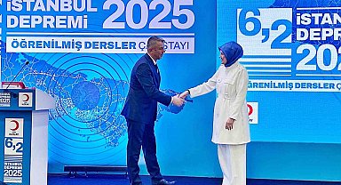 Türk Kızılay Manisa İl Başkanı Gürsel'e teşekkür belgesi