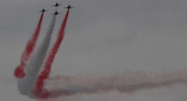 Türk Yıldızları'ndan Mudanya'da nefes kesen prova