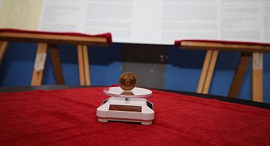 Türkiye Cumhuriyeti'nin ilk altın parası 100. yılında Akdeniz Üniversitesi'nde