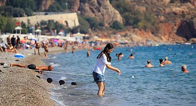 Türkiye kışı yaşarken, Antalya'da yazdan kalma günler devam ediyor