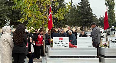 TUSAŞ'a düzenlenen terör saldırısı şehitleri yıl dönümünde kabri başında anıldı