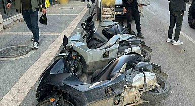 Üç motosiklet domino taşı gibi devrildi