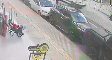 Ümraniye'de feci kaza: Motosiklet yayaya çarptı