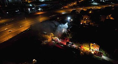 Ümraniye'de korkutan çatı yangını