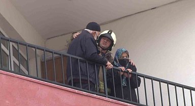 Ümraniye'de korkutan yangın: Mahsur kalan iki yaşlı çift kurtarıldı
