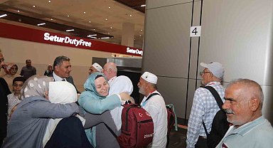 Umrelerini tamamlayan 300 kişilik ilk kafile yurda döndü