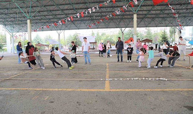 Unutulmaya yüz tutan sokak oyunları 'Sokak Oyunları Festivali'nde canlandı