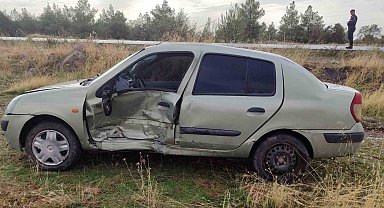 Uşak'ta iki araç çarpıştı: 1'i bebek 5 yaralı