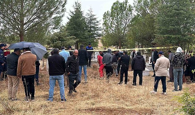 Uşak'ta iki cenaze karıştı: Yanlış defin sonrası mezar açıldı