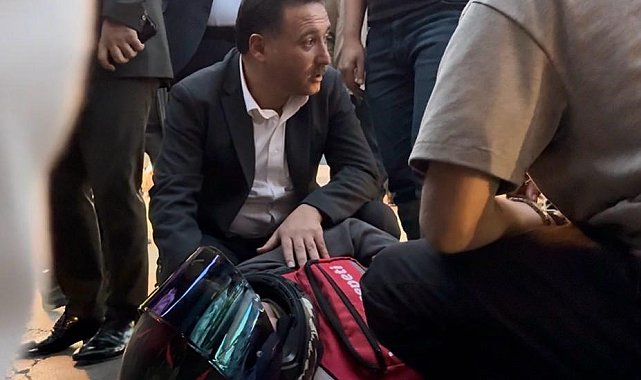 Vali Çiçek denk geldiği kazaya duyarsız kalmadı