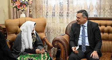 Vali Çiftçi 95 yaşındaki Şahteret nineyi evinde ziyaret etti