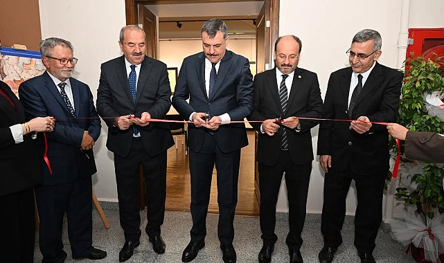 Vali Çiftçi, Müzehhip Sadrettin Er'in kişisel sergisini gezdi