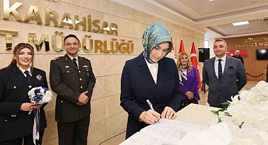 Vali polis memuru ile subay çiftin nikahlarına şahitlik yaptı