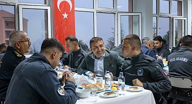 Vali Sözer, Polis Adaylarıyla Bir Araya Geldi: "Devletine Sadakatle Hizmet Eden Her Polisimiz Milletimizin Teminatıdır"