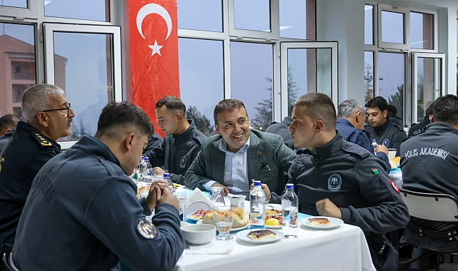 Vali Sözer, Polis Adaylarıyla Bir Araya Geldi: "Devletine Sadakatle Hizmet Eden Her Polisimiz Milletimizin Teminatıdır"