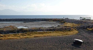 Van Gölü alarm veriyor: 3 kilometreye ulaşan çekilme gölün şeklini değiştirdi