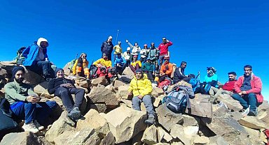 Van Gölü havzasından zirveye: Vadi doğa ekibi Süphan Dağı'nda