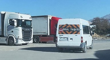 Van'da 'okul taşıtı' yazan araçta 35 kilo metamfetamin ele geçirildi