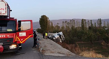 Van'da tır şarampole yuvarlandı: 1 yaralı