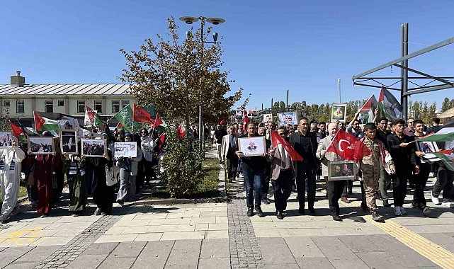 Van'da üniversite öğrencilerinden Gazze'ye destek yürüyüşü