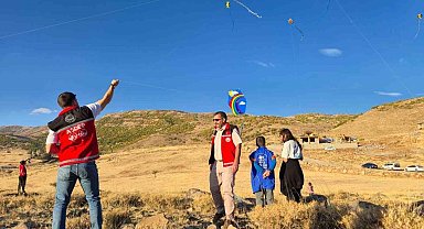 Varto'da çocuklar uçurtma etkinliğinde buluştu