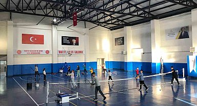 Varto'da tenis antrenmanları yoğun katılımla sürüyor