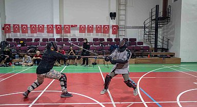 Video oyunu merakı baba-oğlu kılıç sporunda buluşturdu