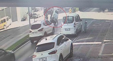 Virajı alamayan elektrikli bisiklet devrildi: 2 yaralı