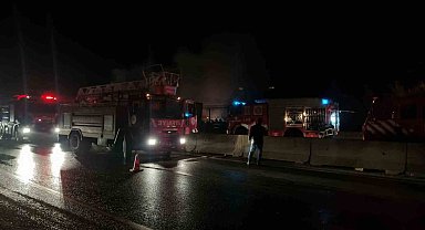 Yalova'da seyir halindeki tır alevlere teslim oldu