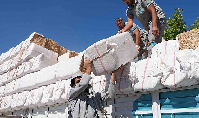 Yangın mağduru çiftçiye yem ve saman desteği sağlandı