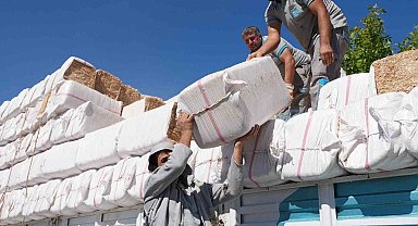 Yangın mağduru çiftçiye yem ve saman desteği sağlandı