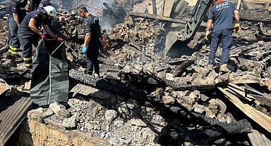 Yangında çöken evdeki 2 kardeşin ceset kalıntıları bulunarak adli tıpa gönderildi