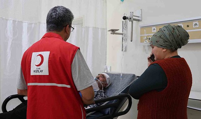 Yangında kardeşleri ölen, camdan atlayarak kurtulan engelli ağabeyin tedavisi sürüyor