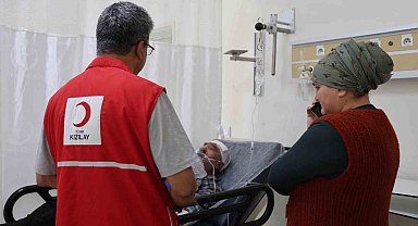 Yangında kardeşleri ölen, camdan atlayarak kurtulan engelli ağabeyin tedavisi sürüyor