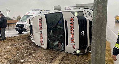 Yolcu minibüsü devrildi: 7 yaralı