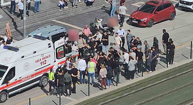 Yolun karşı tarafına geçmeye çalışan kadına motosiklet çarptı