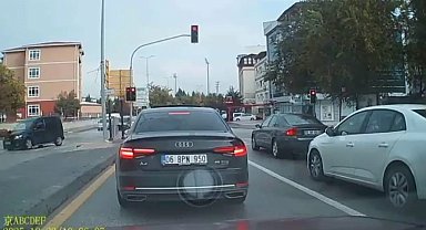 Yolun karşısına geçerken otomobilin çarptığı kadın yaralandı