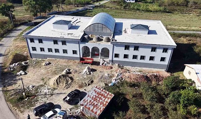 Yufkadan fındığa, gönülden tuğlaya: Kaynarca halkı Kur'an Kursu için el ele