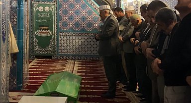 Yüksekova'da bıçaklı saldırıda hayatını kaybeden genç toprağa verildi