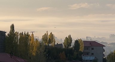 Yüksekova'da sisle gelen doğal güzellik