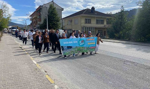 Yürüyerek günlerini kutladılar