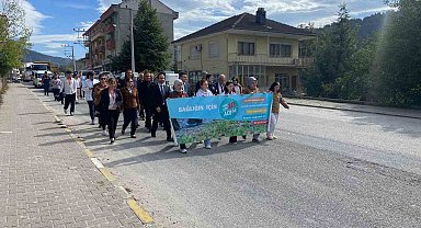 Yürüyerek günlerini kutladılar