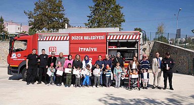 Yüzlerindeki tebessüm dünyaya bedel