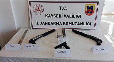 Zahir tacirleri jandarmadan kaçamadı
