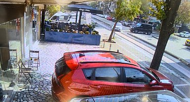 15 milyon liralık cipe çarpmamak için manevra yaptı, tatlıcı dükkanına böyle girdi