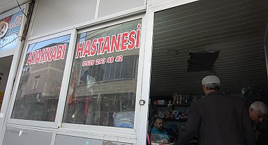 15 yıldır ayakkabı tamir ederek ailesini geçindiriyor