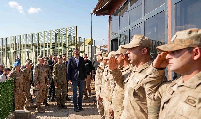 2. Ordu Komutanı Korgeneral Topaloğlu sınırdaki üs bölgelerini ziyaret etti