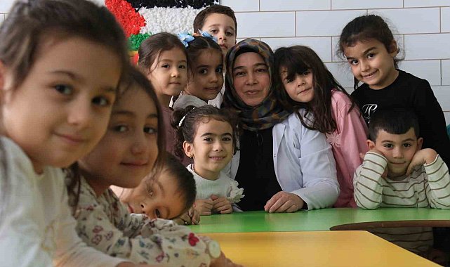3 çocuk annesinin azmi: Hayvancılıkla uğraşırken çocukların ilk öğretmeni oldu
