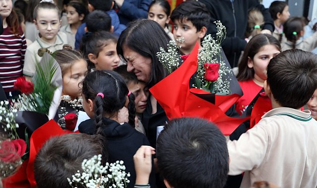 39 yıllık eğitimciye unutulmaz veda: Gözyaşlarıyla uğurlandı